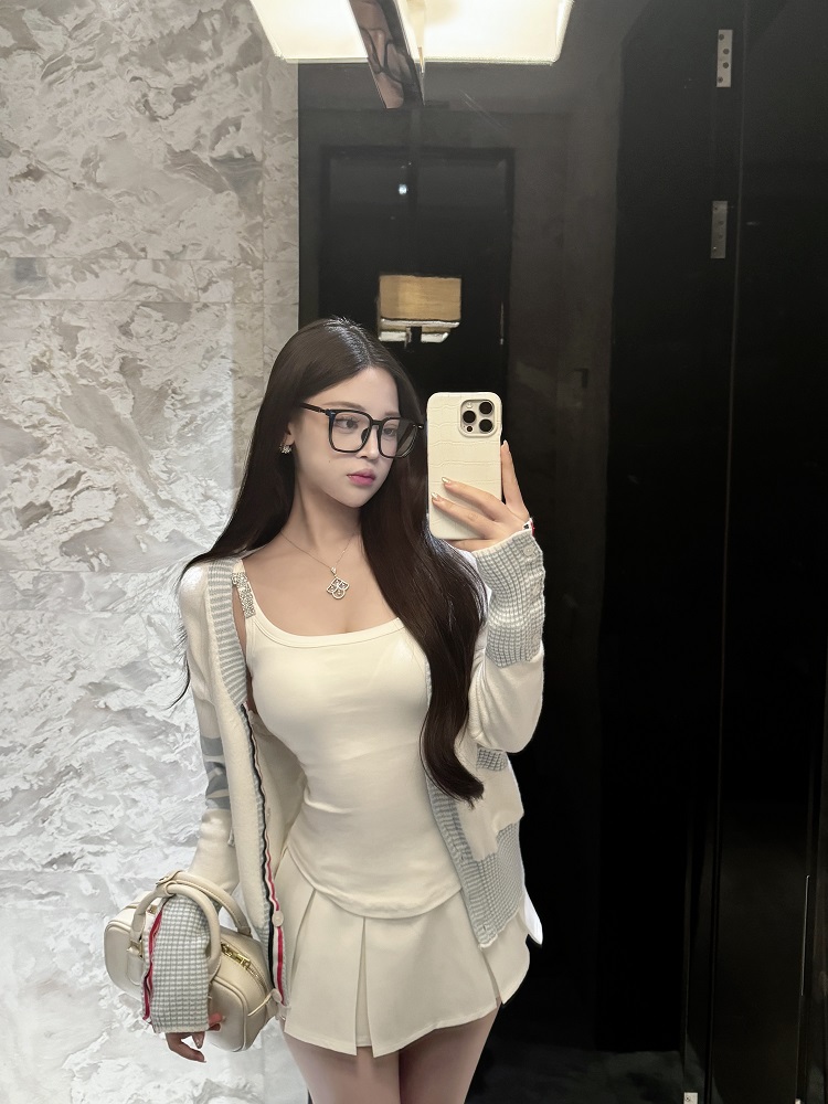 Rhinestone Camisole Top with Built-In Padding - Slim Fit, New Arrival, Perfect for 90s and Y2K Style Rhinestone Camisole Top with Built-In Padding - Slim Fit, New Arrival, Perfect for 90s and Y2K Style