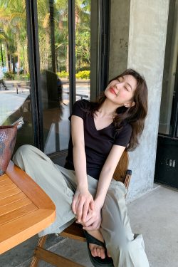 Ribbed V-Neck Fitted Short Sleeve Women's T-Shirt - Slim Solid Color Top for Summer 2025, Casual Chic Style