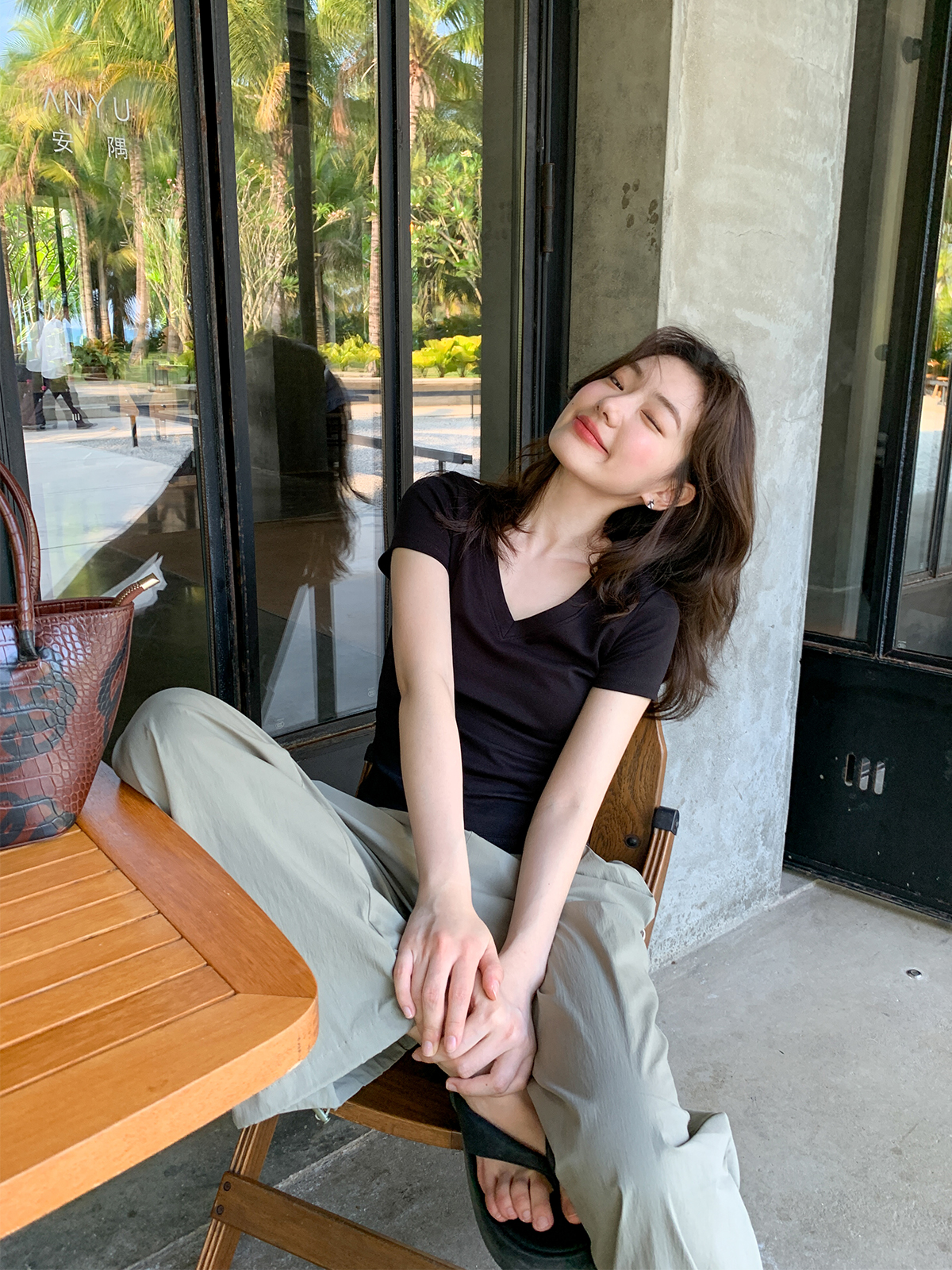 Ribbed V-Neck Fitted Short Sleeve Women's T-Shirt - Slim Solid Color Top for Summer 2025, Casual Chic Style Ribbed V-Neck Fitted Short Sleeve Women's T-Shirt - Slim Solid Color Top for Summer 2025, Casual Chic Style