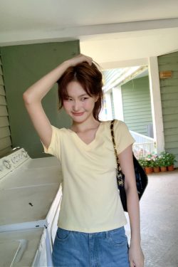 Ribbed V-Neck Fitted Short Sleeve Women's T-Shirt - Slim Solid Color Top for Summer 2025, Casual Chic Style