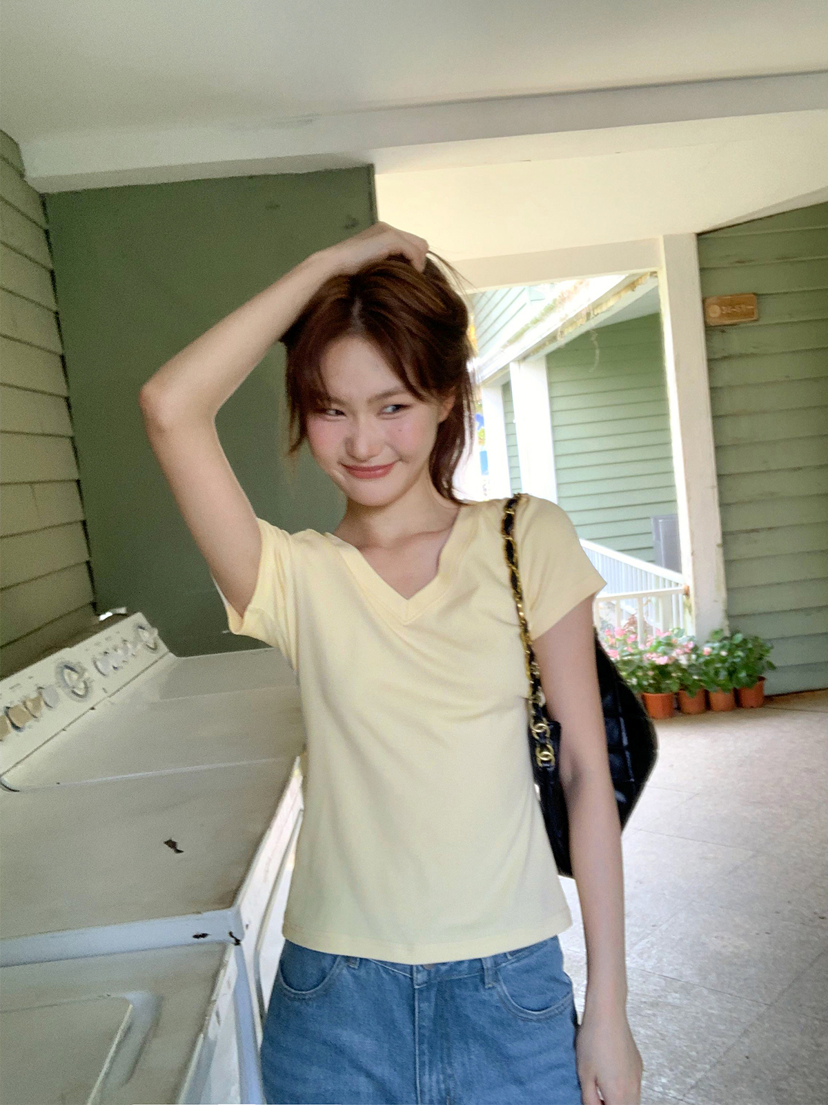 Ribbed V-Neck Fitted Short Sleeve Women's T-Shirt - Slim Solid Color Top for Summer 2025, Casual Chic Style Ribbed V-Neck Fitted Short Sleeve Women's T-Shirt - Slim Solid Color Top for Summer 2025, Casual Chic Style