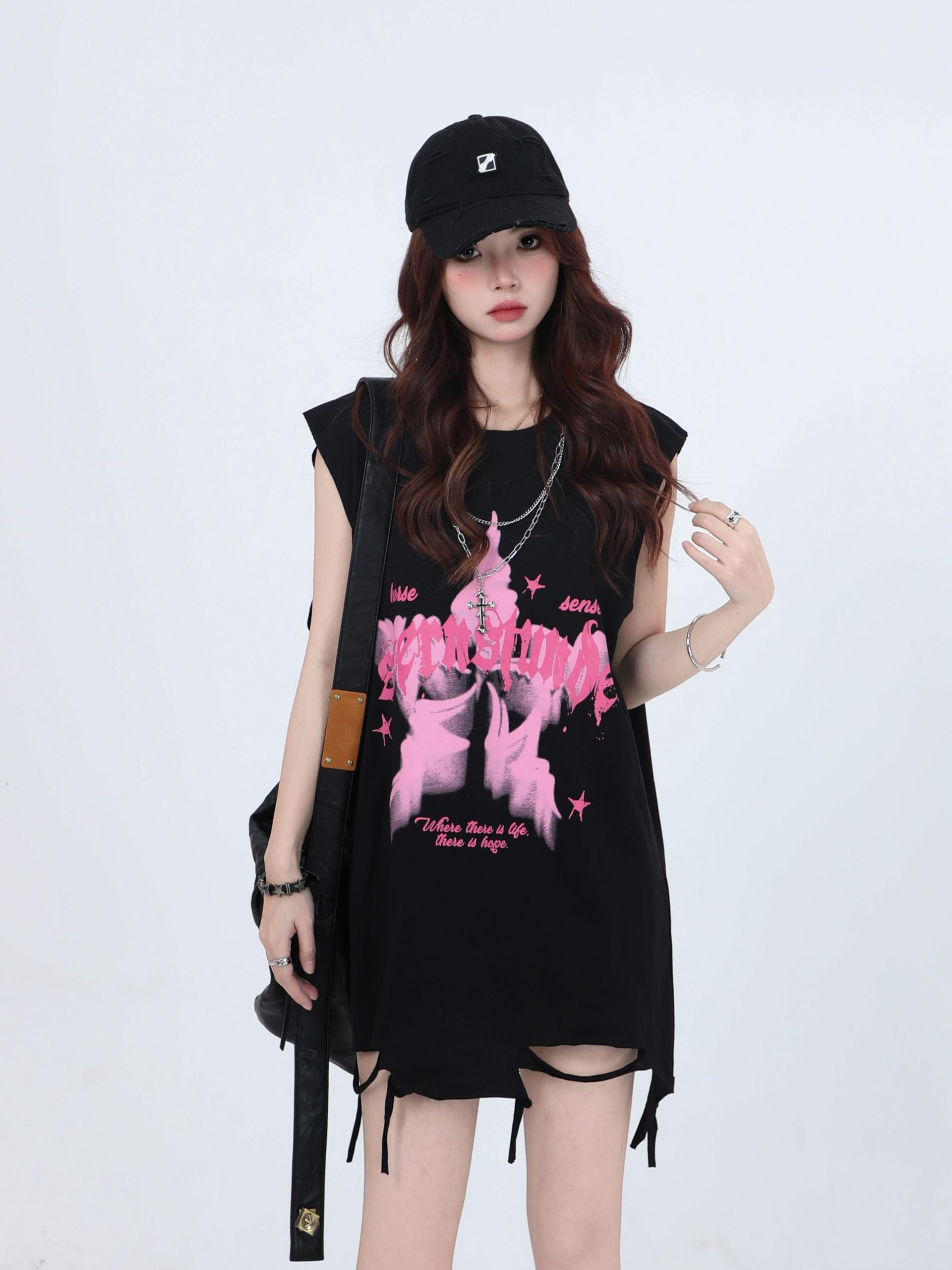 Ripped Star Necklace Sleeveless T-Shirt for Women - American High Street Hip-Hop Style, Loose Fit, Trendy Casual Top Ripped Star Necklace Sleeveless T-Shirt for Women - American High Street Hip-Hop Style, Loose Fit, Trendy Casual Top