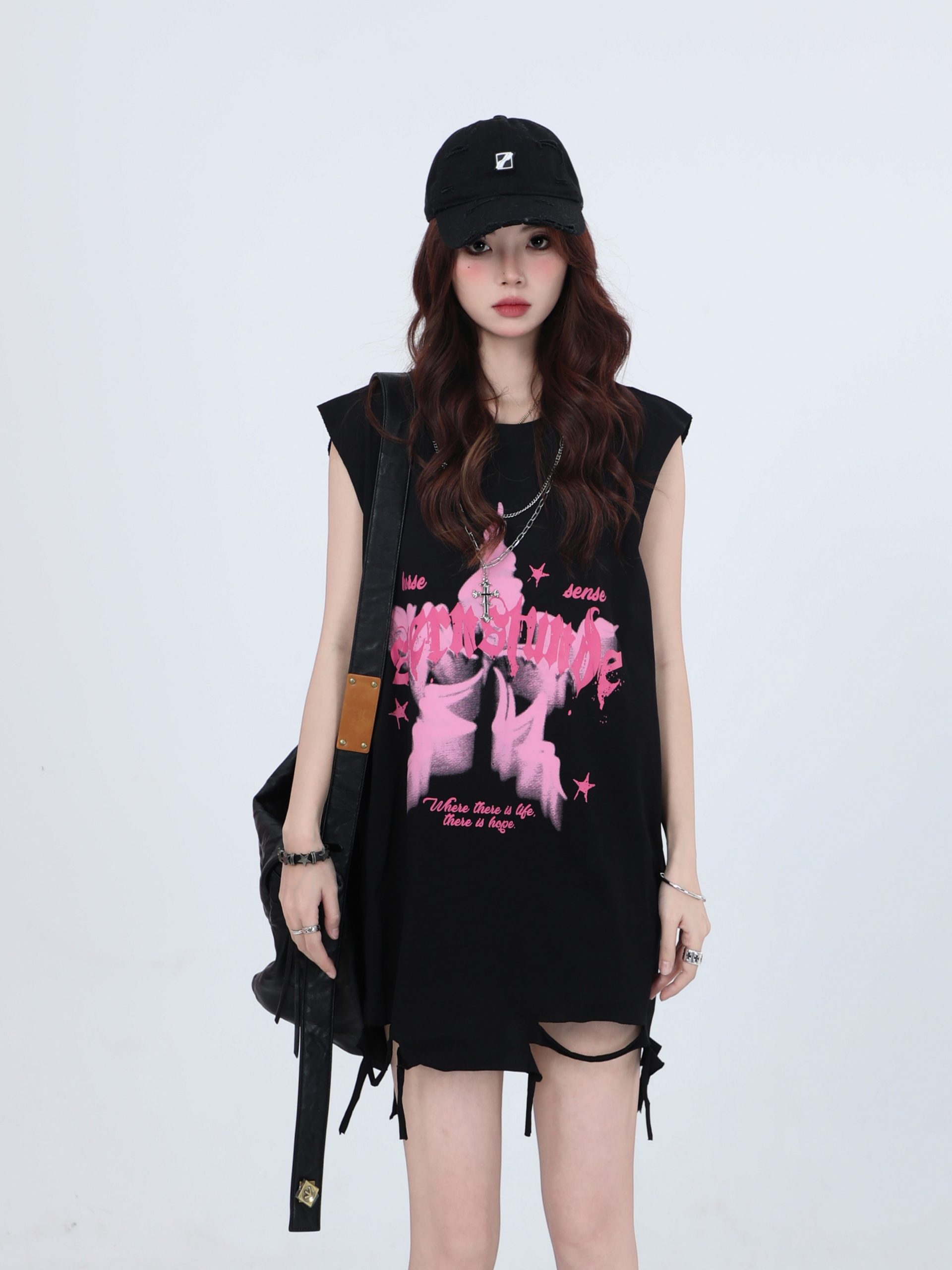 Ripped Star Necklace Sleeveless T-Shirt for Women - American High Street Hip-Hop Style, Loose Fit, Trendy Casual Top Ripped Star Necklace Sleeveless T-Shirt for Women - American High Street Hip-Hop Style, Loose Fit, Trendy Casual Top