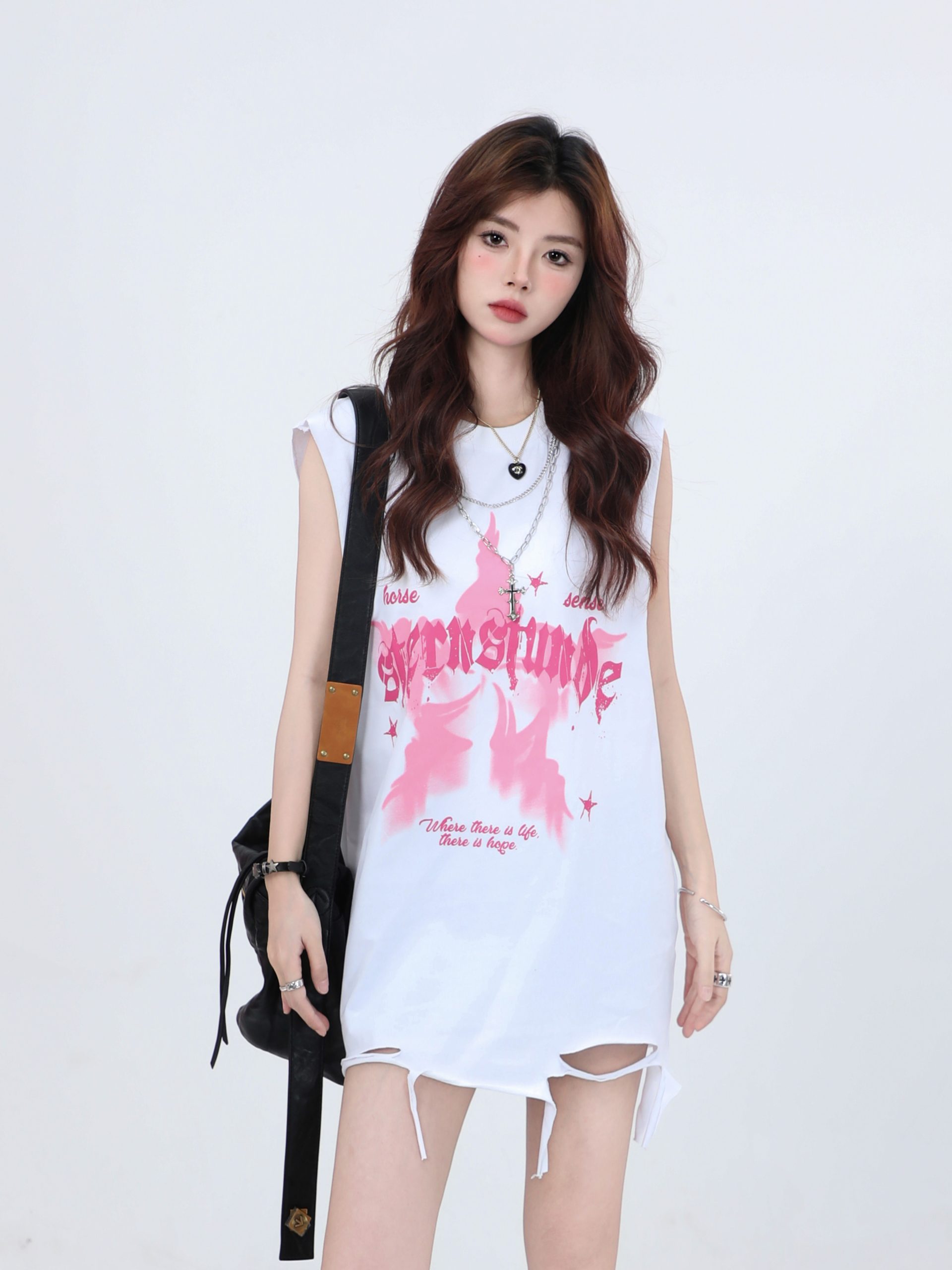 Ripped Star Necklace Sleeveless T-Shirt for Women - American High Street Hip-Hop Style, Loose Fit, Trendy Casual Top Ripped Star Necklace Sleeveless T-Shirt for Women - American High Street Hip-Hop Style, Loose Fit, Trendy Casual Top