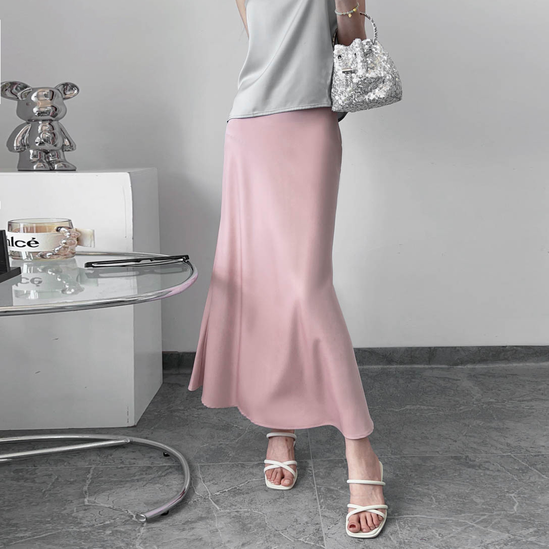 Satin Half Skirt with Diagonal Cut, Flared Design, High Waist, Silky Elastic Waist, Versatile Glossy Mid-Length Acetate Skirt Satin Half Skirt with Diagonal Cut, Flared Design, High Waist, Silky Elastic Waist, Versatile Glossy Mid-Length Acetate Skirt