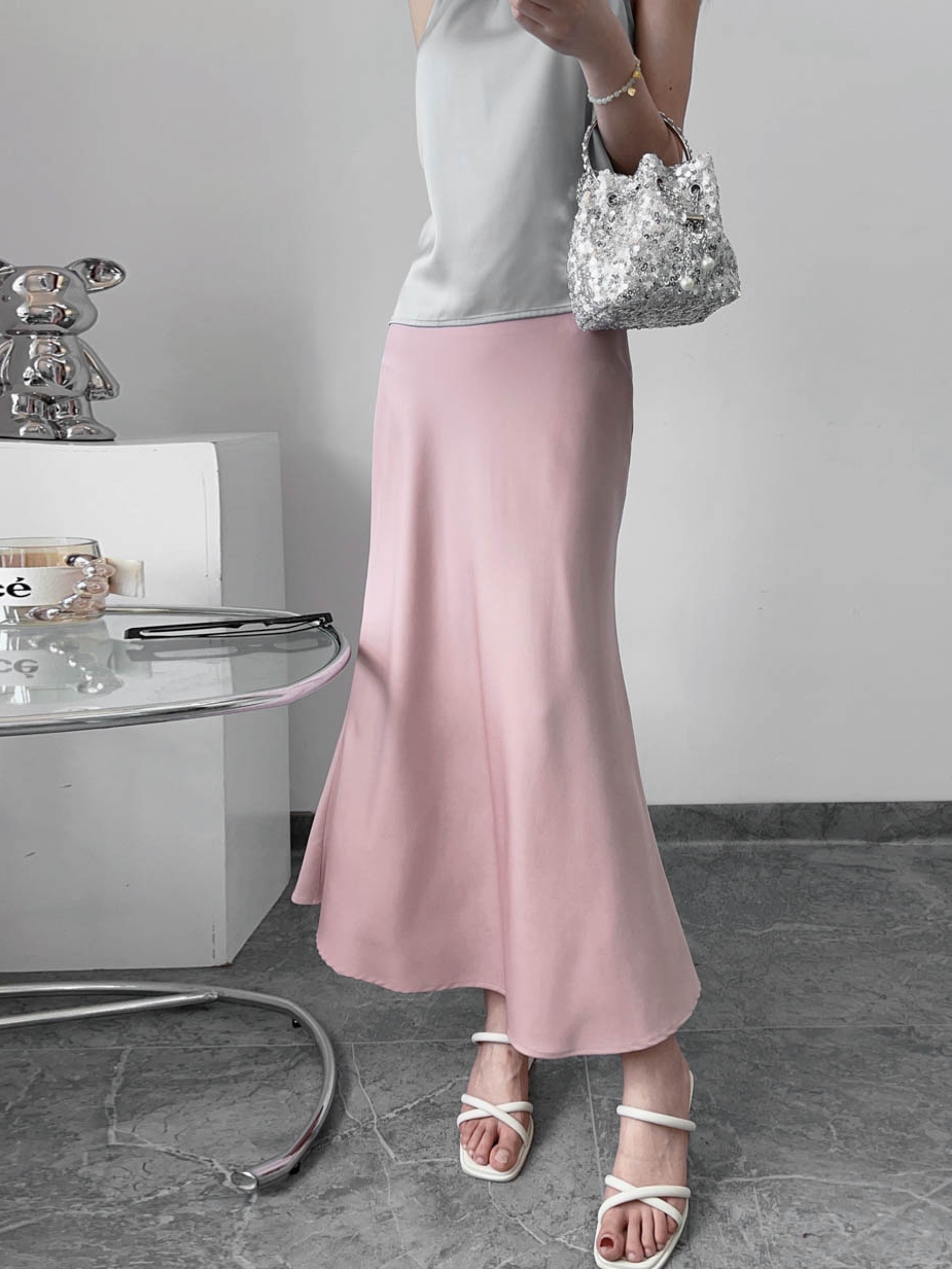 Satin Half Skirt with Diagonal Cut, Flared Design, High Waist, Silky Elastic Waist, Versatile Glossy Mid-Length Acetate Skirt Satin Half Skirt with Diagonal Cut, Flared Design, High Waist, Silky Elastic Waist, Versatile Glossy Mid-Length Acetate Skirt