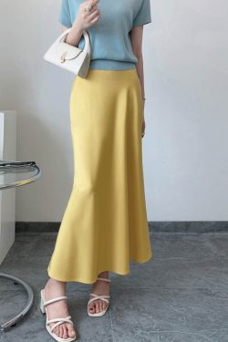 Satin Half Skirt with Diagonal Cut, Flared Design, High Waist, Silky Elastic Waist, Versatile Glossy Mid-Length Acetate Skirt