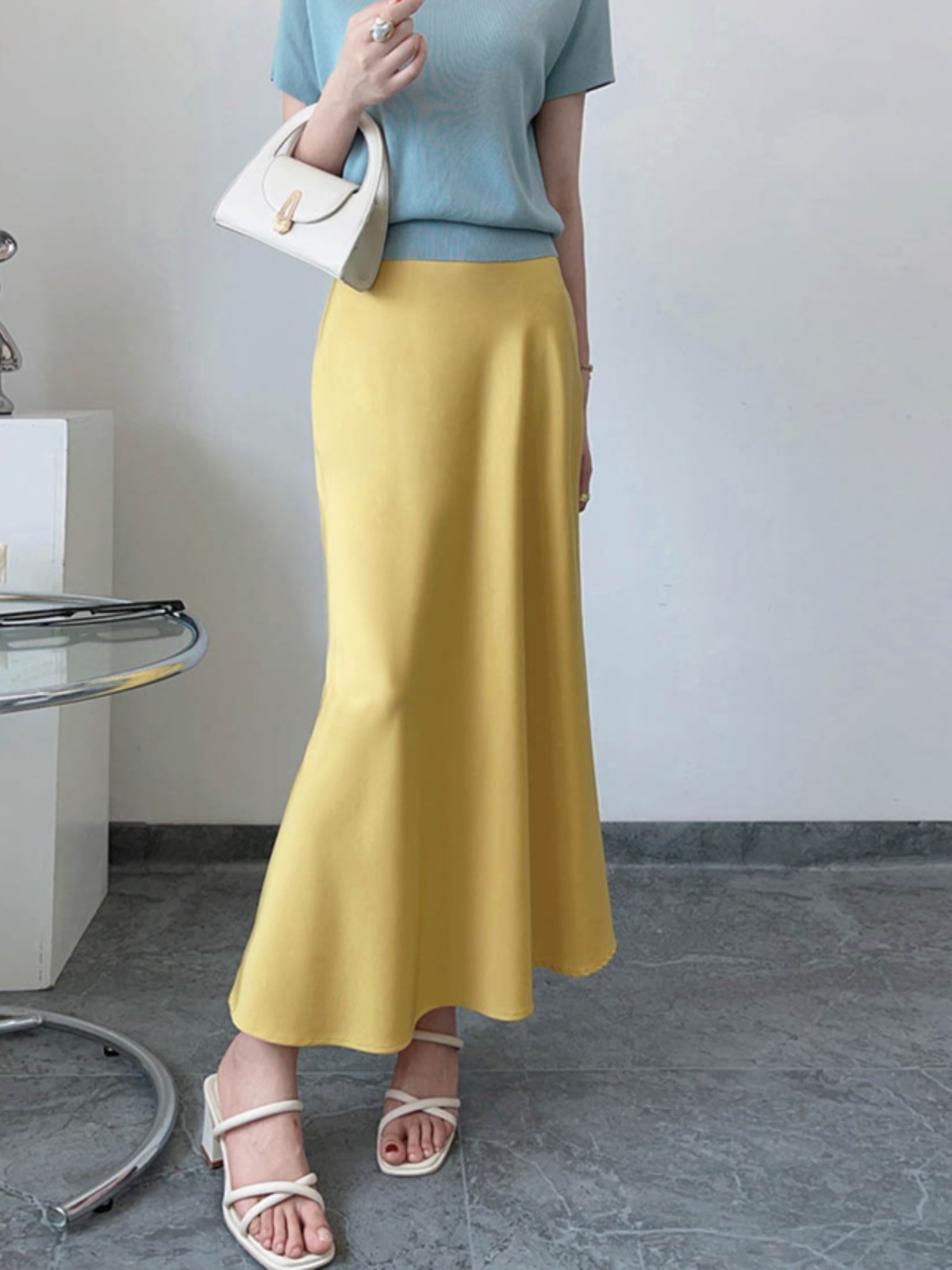 Satin Half Skirt with Diagonal Cut, Flared Design, High Waist, Silky Elastic Waist, Versatile Glossy Mid-Length Acetate Skirt Satin Half Skirt with Diagonal Cut, Flared Design, High Waist, Silky Elastic Waist, Versatile Glossy Mid-Length Acetate Skirt