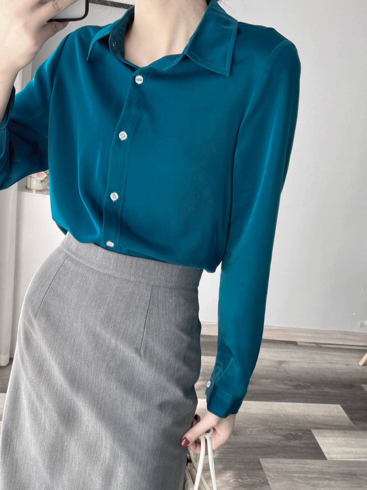 Satin Long Sleeve Shirt with Slimming Lapel, Solid Color, Glossy Finish for Commuting - Spring Fashion Top Satin Long Sleeve Shirt with Slimming Lapel, Solid Color, Glossy Finish for Commuting - Spring Fashion Top