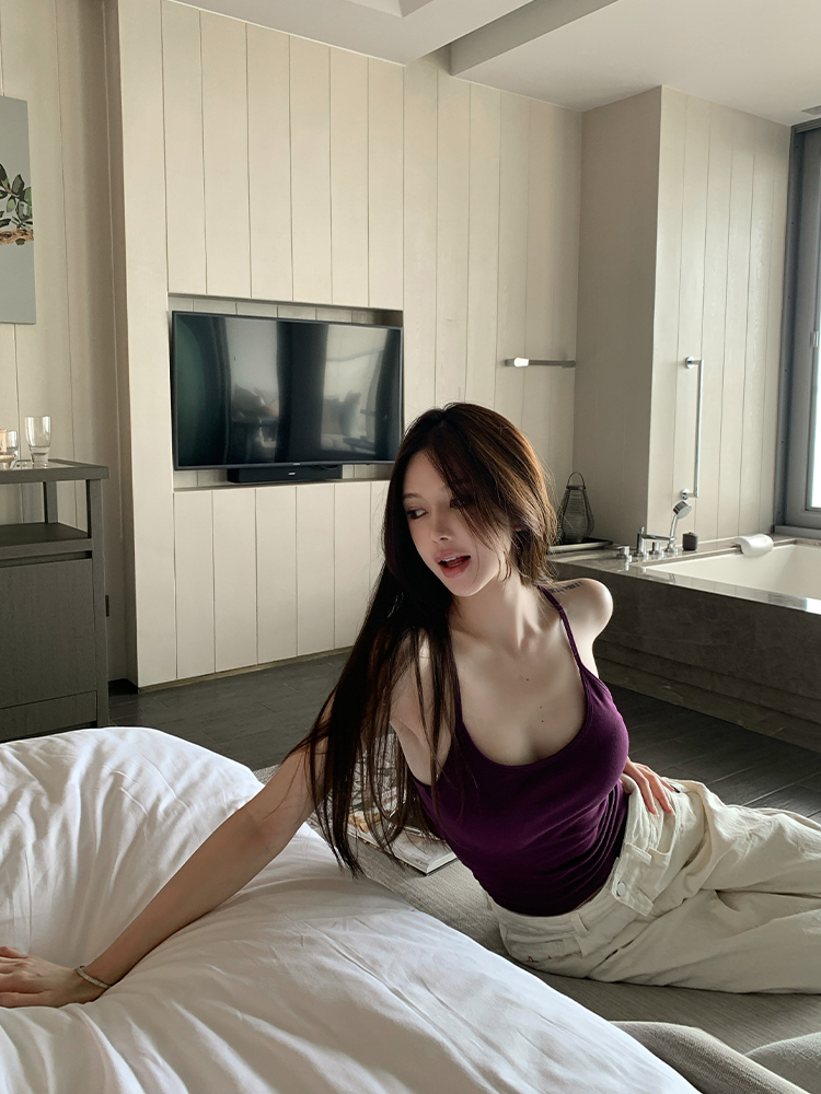 Seductive Camisole for Women with Chest Pads - Versatile Basic Top for Hot Girl Style, Perfect for Y2K and Everyday Wear Seductive Camisole for Women with Chest Pads - Versatile Basic Top for Hot Girl Style, Perfect for Y2K and Everyday Wear