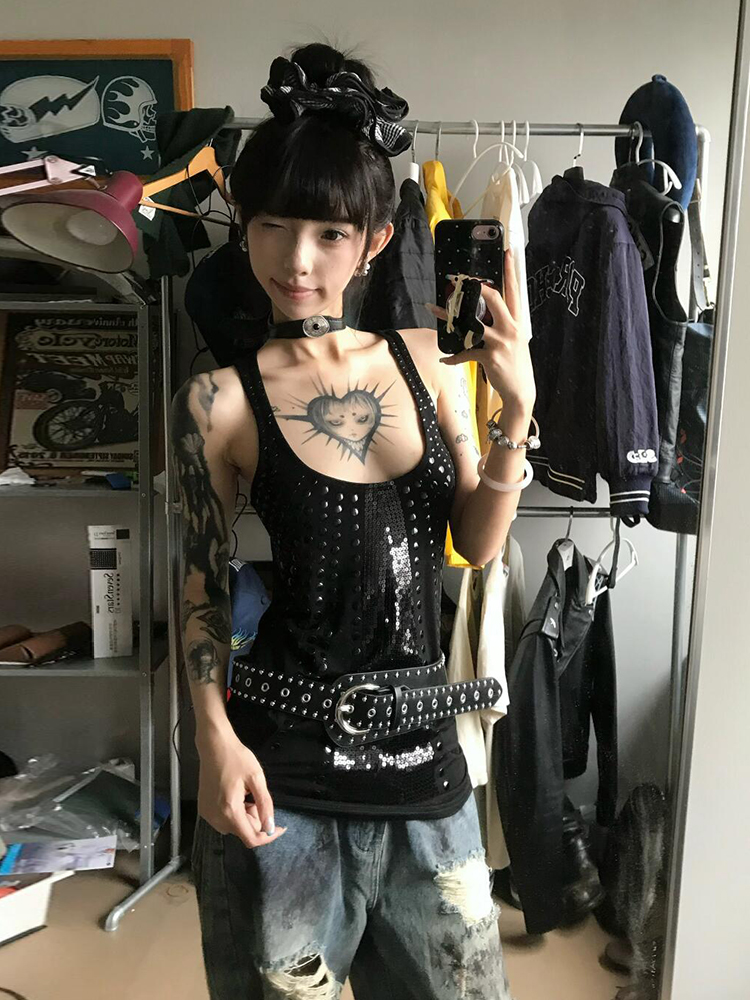 Sexy Black Sequin Spaghetti Strap Tank Top for Women - American Style Slim Fit Sleeveless Summer Fashion Sexy Black Sequin Spaghetti Strap Tank Top for Women - American Style Slim Fit Sleeveless Summer Fashion