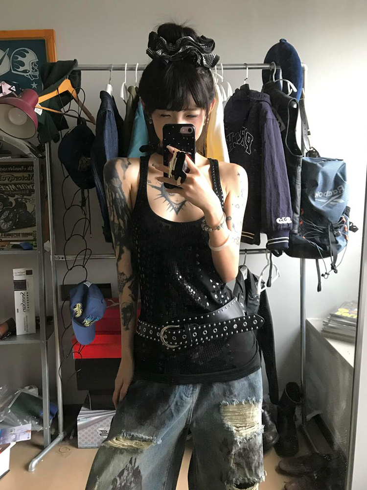 Sexy Black Sequin Spaghetti Strap Tank Top for Women - American Style Slim Fit Sleeveless Summer Fashion Sexy Black Sequin Spaghetti Strap Tank Top for Women - American Style Slim Fit Sleeveless Summer Fashion