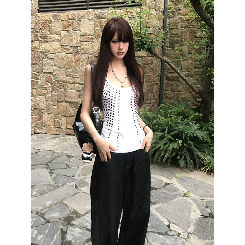 Sexy Black Sequin Spaghetti Strap Tank Top for Women - American Style Slim Fit Sleeveless Summer Fashion Sexy Black Sequin Spaghetti Strap Tank Top for Women - American Style Slim Fit Sleeveless Summer Fashion