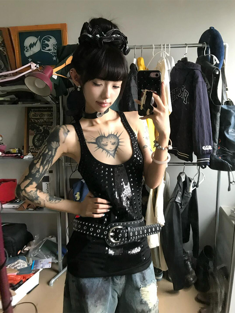 Sexy Black Sequin Spaghetti Strap Tank Top for Women - American Style Slim Fit Sleeveless Summer Fashion Sexy Black Sequin Spaghetti Strap Tank Top for Women - American Style Slim Fit Sleeveless Summer Fashion