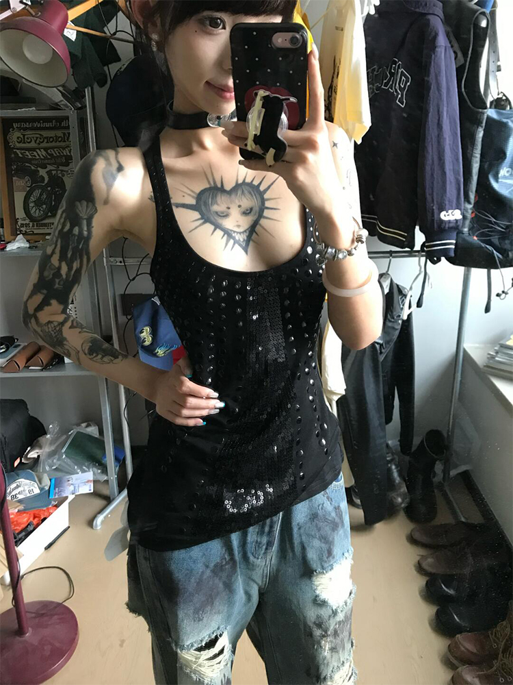 Sexy Black Sequin Spaghetti Strap Tank Top for Women - American Style Slim Fit Sleeveless Summer Fashion Sexy Black Sequin Spaghetti Strap Tank Top for Women - American Style Slim Fit Sleeveless Summer Fashion