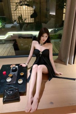 Sexy Halter Neck Dress - Strapless Two-Way Wear, Slim Fit with Built-in Bra Pads, Perfect for 90s and Y2K Inspired Styles