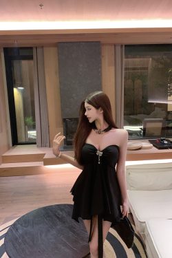 Sexy Halter Neck Dress - Strapless Two-Way Wear, Slim Fit with Built-in Bra Pads, Perfect for 90s and Y2K Inspired Styles