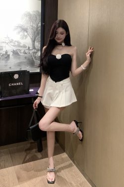 Sexy Halter Strapless Crop Top for Women - Fitted Design with Built-In Padding, Perfect for Nights Out or Y2K Style Looks