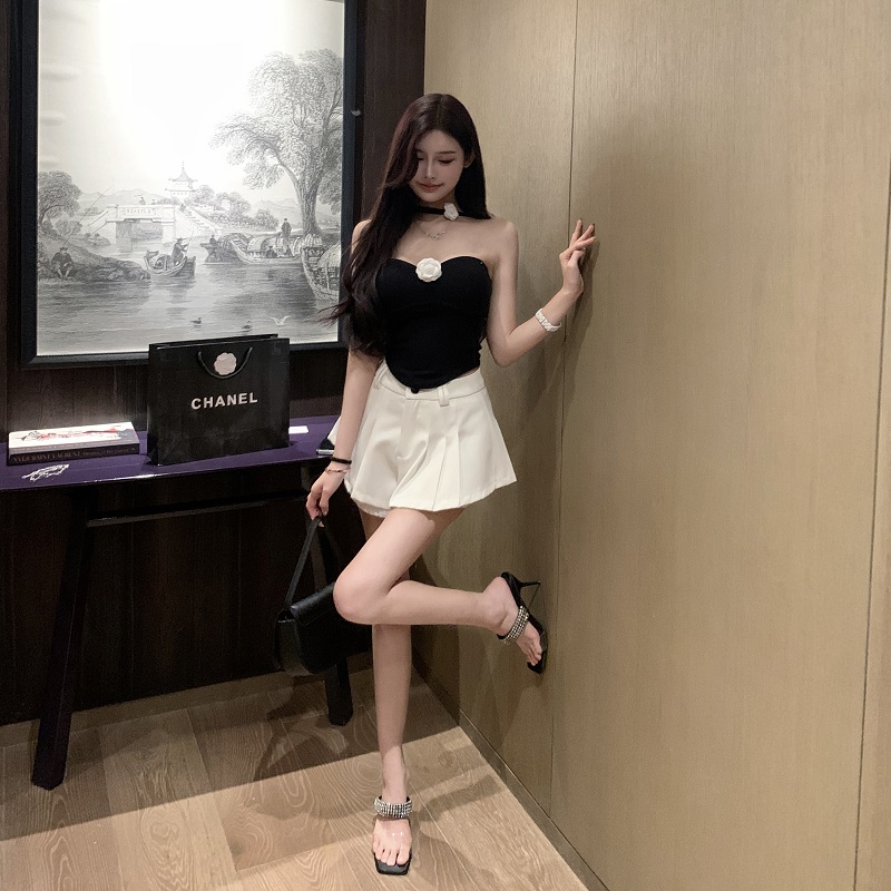 Sexy Halter Strapless Crop Top for Women - Fitted Design with Built-In Padding, Perfect for Nights Out or Y2K Style Looks Sexy Halter Strapless Crop Top for Women - Fitted Design with Built-In Padding, Perfect for Nights Out or Y2K Style Looks