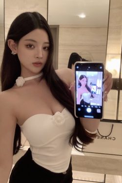 Sexy Halter Strapless Crop Top for Women - Fitted Design with Built-In Padding, Perfect for Nights Out or Y2K Style Looks