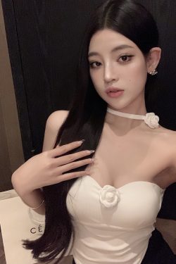 Sexy Halter Strapless Crop Top for Women - Fitted Design with Built-In Padding, Perfect for Nights Out or Y2K Style Looks