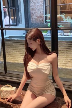 Sexy Lace Strapless Camisole Top with Heavy Bow and Built-in Bra Padding - Perfect for Y2K and Night Out Styles