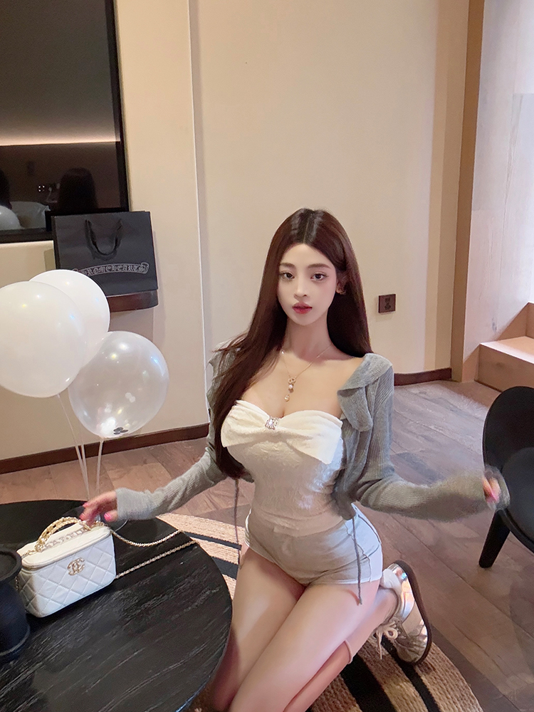 Sexy Lace Strapless Camisole Top with Heavy Bow and Built-in Bra Padding - Perfect for Y2K and Night Out Styles Sexy Lace Strapless Camisole Top with Heavy Bow and Built-in Bra Padding - Perfect for Y2K and Night Out Styles