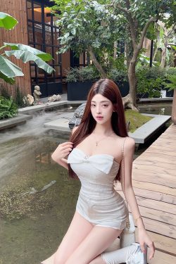 Sexy Lace Strapless Camisole Top with Heavy Bow and Built-in Bra Padding - Perfect for Y2K and Night Out Styles