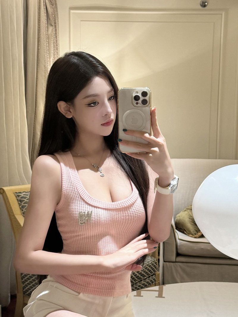 Sexy Slim Fit Tank Top - Luna Lona 8.1 Pure Desire, Versatile Design for 90s and Y2K Style Enthusiasts Sexy Slim Fit Tank Top - Luna Lona 8.1 Pure Desire, Versatile Design for 90s and Y2K Style Enthusiasts