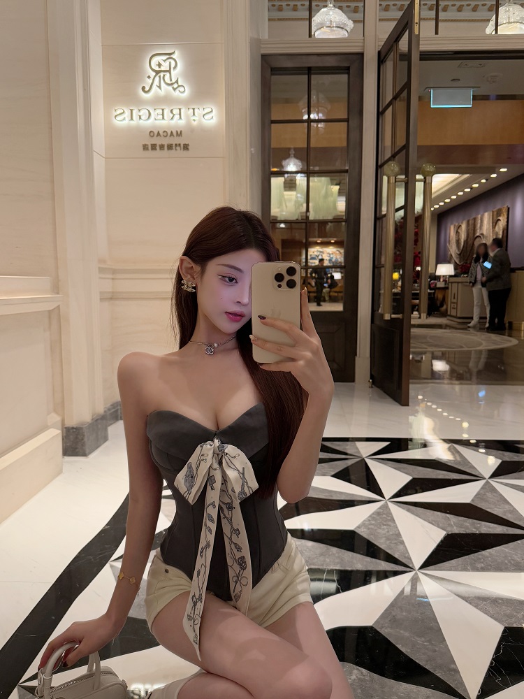 Sexy Strapless Camisole for Women with Bow and Fishbone Corset - Elegant High-End Feel, Perfect for Night Out or Special Occasions Sexy Strapless Camisole for Women with Bow and Fishbone Corset - Elegant High-End Feel, Perfect for Night Out or Special Occasions