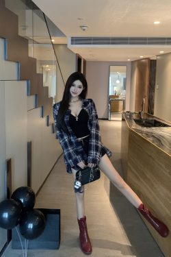 Sexy V-Neck Camisole with Built-In Padding - Spicy Girl Outerwear - Trendy Pure Desire Design