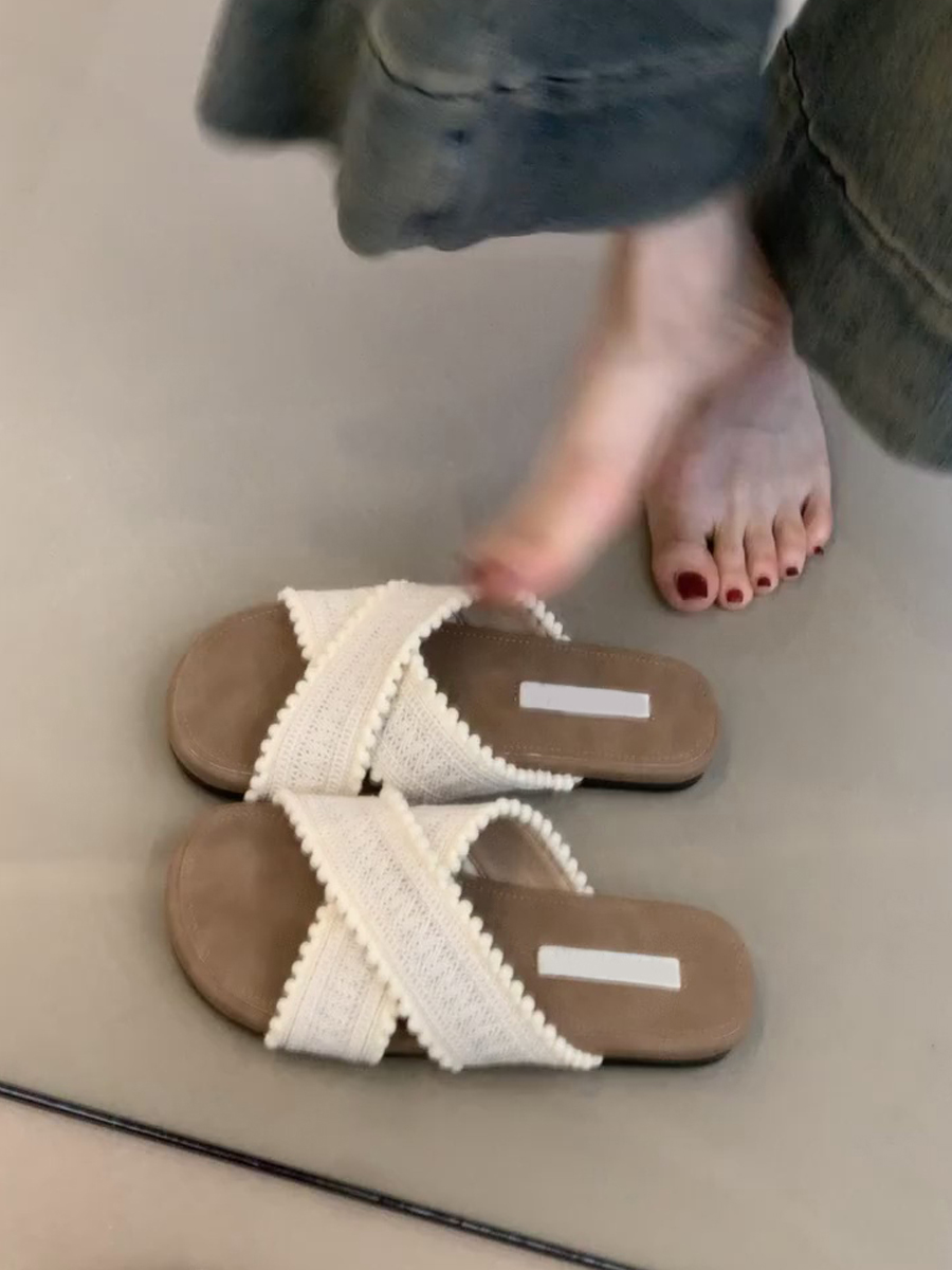 Sheepskin Flat Cross-Strap Sandals for Women - Casual Beach Footwear Perfect for Summer Outfits and Skirts Sheepskin Flat Cross-Strap Sandals for Women - Casual Beach Footwear Perfect for Summer Outfits and Skirts