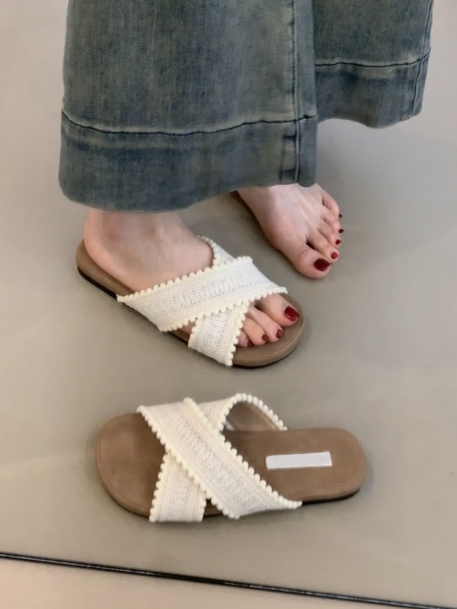 Sheepskin Flat Cross-Strap Sandals for Women - Casual Beach Footwear Perfect for Summer Outfits and Skirts Sheepskin Flat Cross-Strap Sandals for Women - Casual Beach Footwear Perfect for Summer Outfits and Skirts