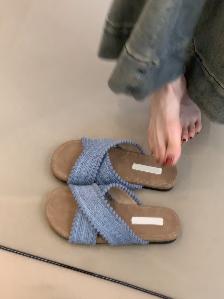 Sheepskin Flat Cross-Strap Sandals for Women - Casual Beach Footwear Perfect for Summer Outfits and Skirts Sheepskin Flat Cross-Strap Sandals for Women - Casual Beach Footwear Perfect for Summer Outfits and Skirts