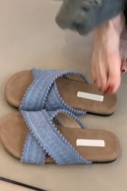 Sheepskin Flat Cross-Strap Sandals for Women - Casual Beach Footwear Perfect for Summer Outfits and Skirts