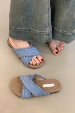 Sheepskin Flat Cross-Strap Sandals for Women - Casual Beach Footwear Perfect for Summer Outfits and Skirts