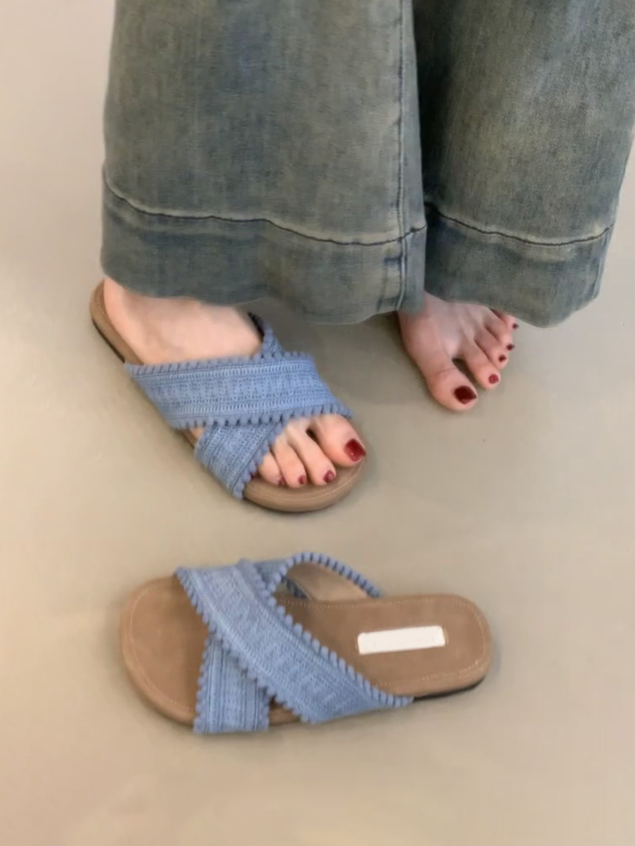 Sheepskin Flat Cross-Strap Sandals for Women - Casual Beach Footwear Perfect for Summer Outfits and Skirts Sheepskin Flat Cross-Strap Sandals for Women - Casual Beach Footwear Perfect for Summer Outfits and Skirts