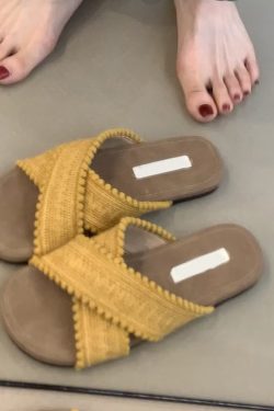 Sheepskin Flat Cross-Strap Sandals for Women - Casual Beach Footwear Perfect for Summer Outfits and Skirts