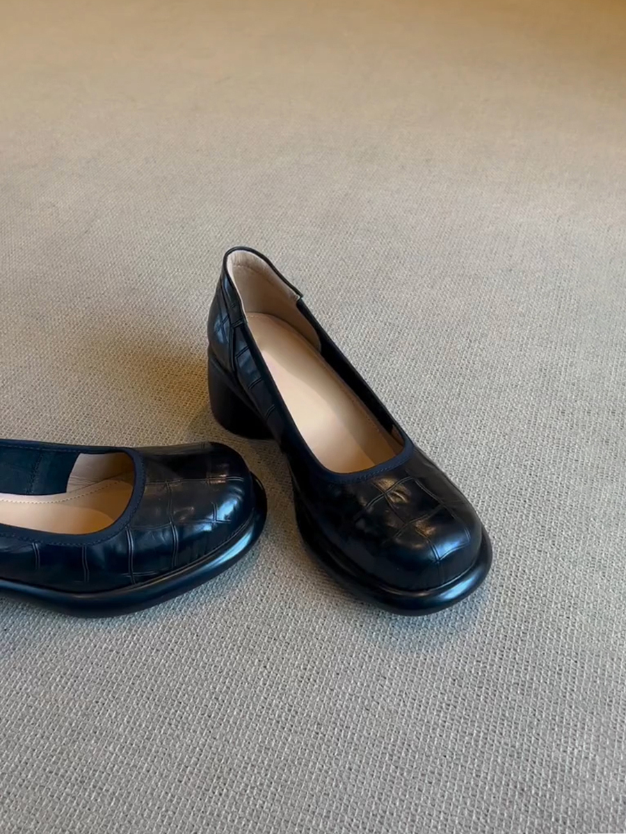 Sheepskin French Round-Toe High-Heeled Mary Jane Shoes for Women - Elegant Chunky Heel Slip-On Commuter Style Sheepskin French Round-Toe High-Heeled Mary Jane Shoes for Women - Elegant Chunky Heel Slip-On Commuter Style