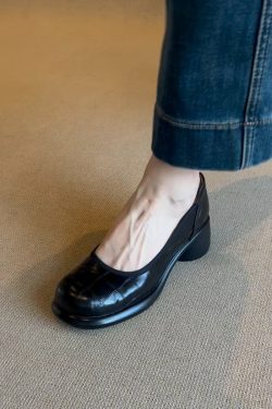 Sheepskin French Round-Toe High-Heeled Mary Jane Shoes for Women - Elegant Chunky Heel Slip-On Commuter Style