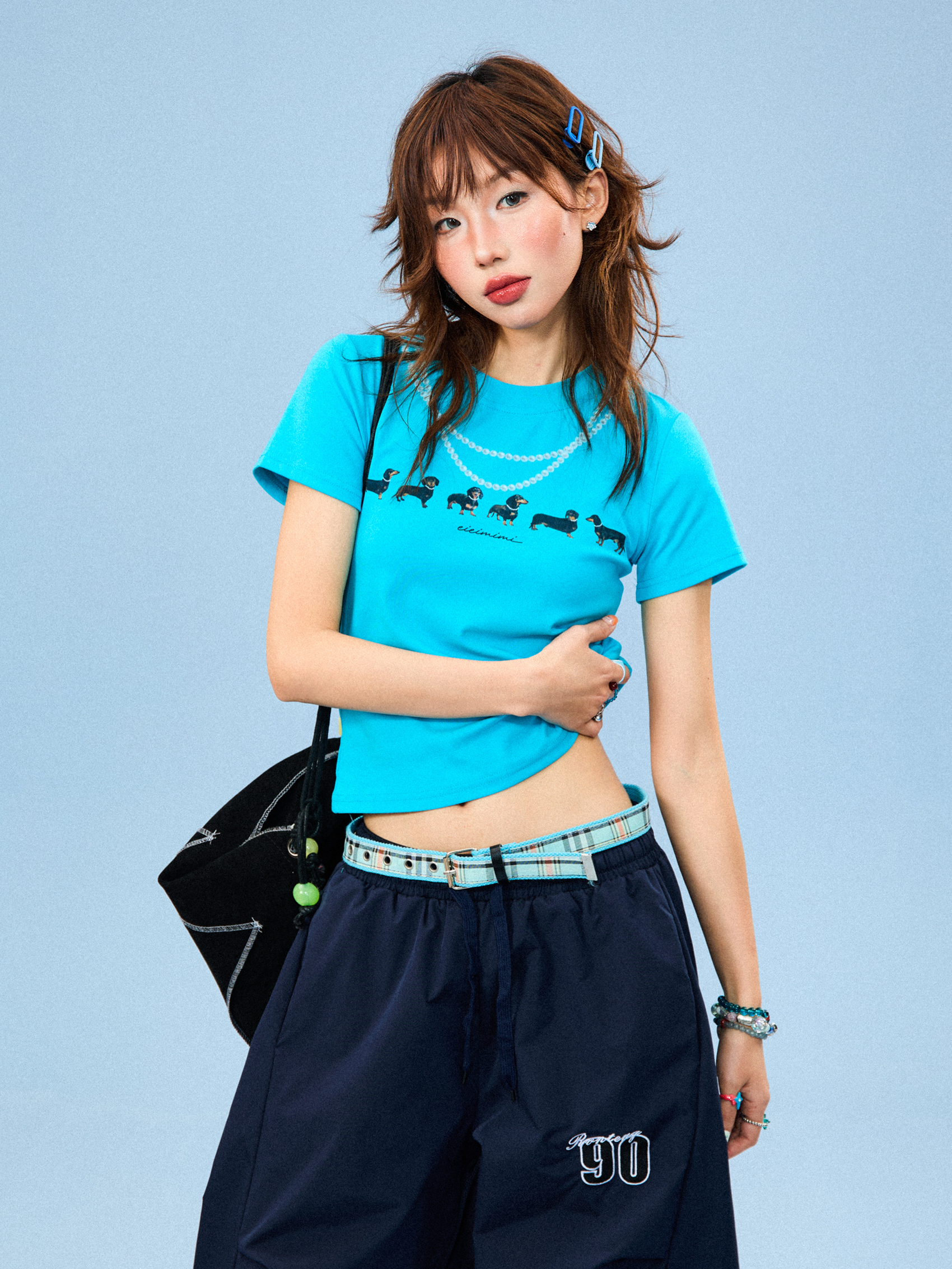 Short Sleeve Sausage Dog Print T-Shirt for Women - Casual Summer Top with Pearl Necklace Detail, Versatile Fashion Piece Short Sleeve Sausage Dog Print T-Shirt for Women - Casual Summer Top with Pearl Necklace Detail, Versatile Fashion Piece