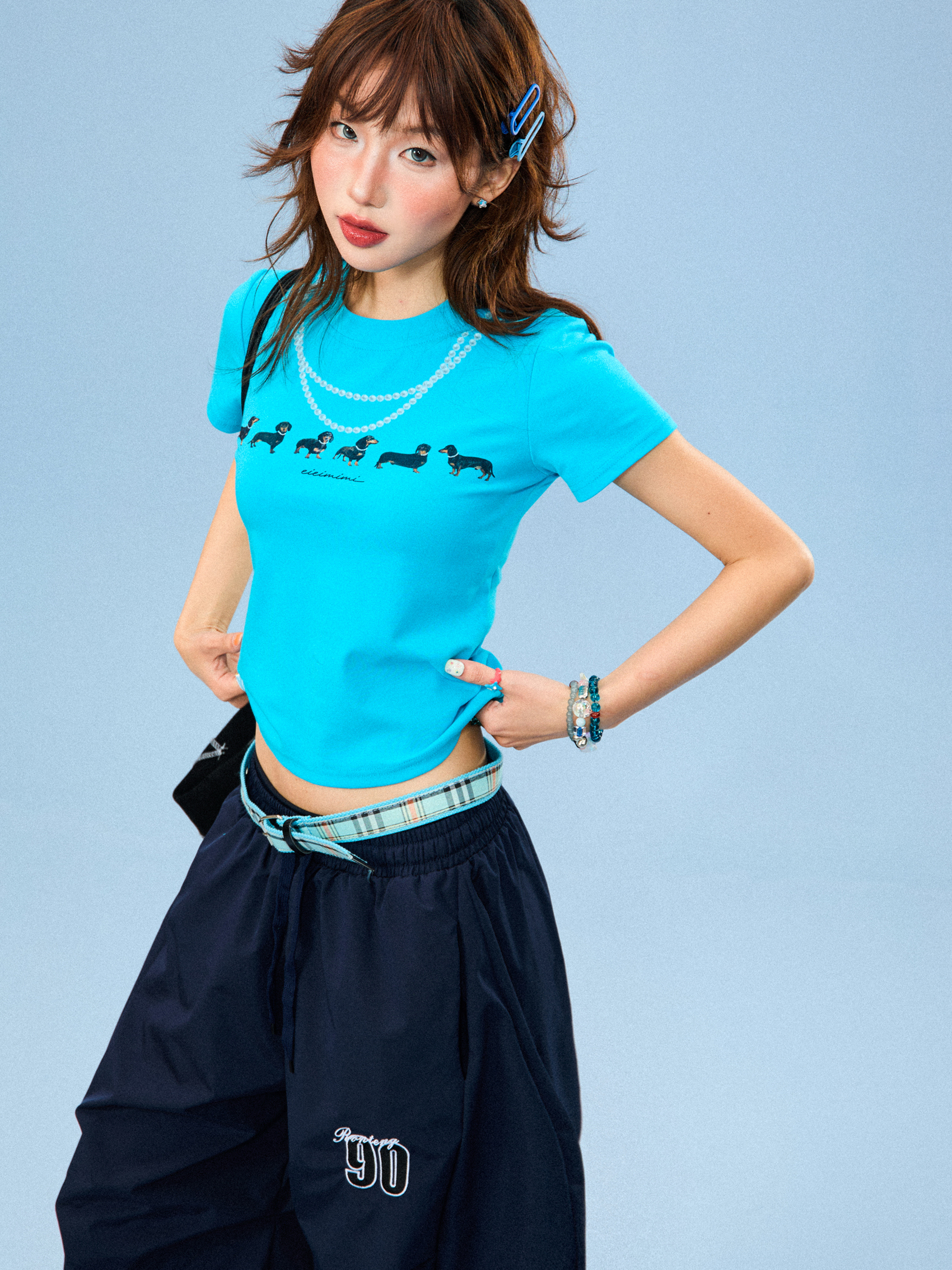 Short Sleeve Sausage Dog Print T-Shirt for Women - Casual Summer Top with Pearl Necklace Detail, Versatile Fashion Piece Short Sleeve Sausage Dog Print T-Shirt for Women - Casual Summer Top with Pearl Necklace Detail, Versatile Fashion Piece