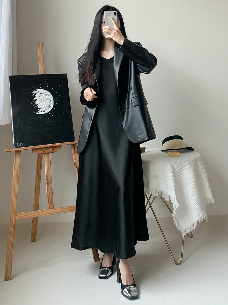 Silk Satin A-Line Slip Dress with Diagonal Cut and Flowing Thin Straps – Elegant Long Black Dress for Effortless Style Silk Satin A-Line Slip Dress with Diagonal Cut and Flowing Thin Straps – Elegant Long Black Dress for Effortless Style