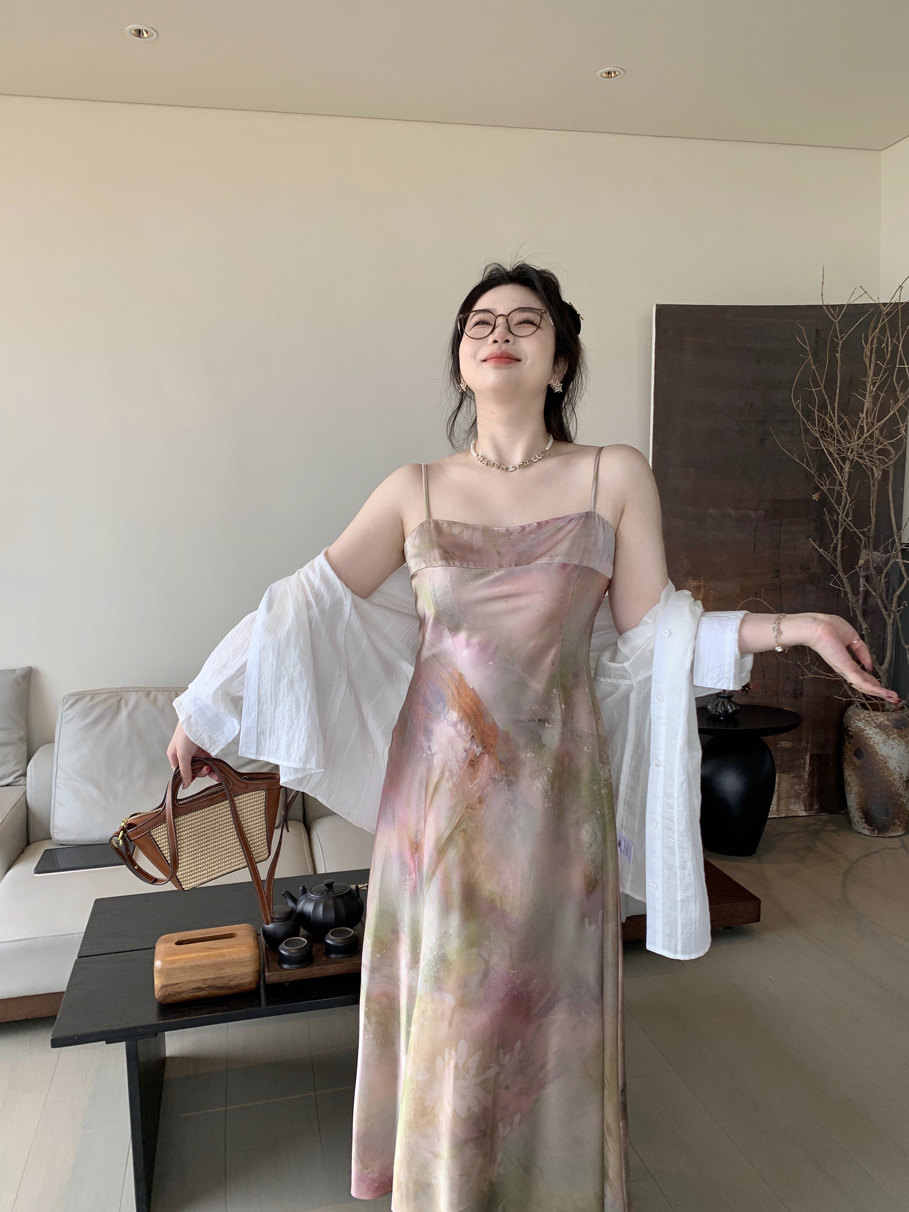 Silky Satin Plus-Size Camisole Dress with Blurred Light Sensation for Beach Vacation, Plus-Size Summer Fashion Silky Satin Plus-Size Camisole Dress with Blurred Light Sensation for Beach Vacation, Plus-Size Summer Fashion