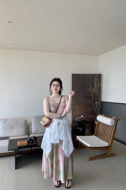 Silky Satin Plus-Size Camisole Dress with Blurred Light Sensation for Beach Vacation, Plus-Size Summer Fashion