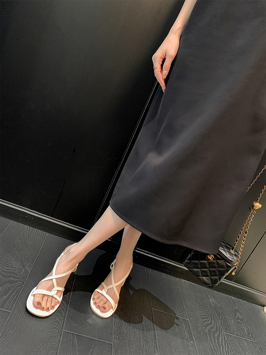 Silver High-Heeled Sheepskin Sandals for Women - Cross Strap Chunky Heels, Elegant Fairy Style for Summer Silver High-Heeled Sheepskin Sandals for Women - Cross Strap Chunky Heels, Elegant Fairy Style for Summer