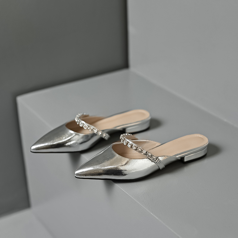 Silver Rhinestone Pointed Toe Low-Heeled Closed-Toe Sandals for Women - Trendy Half-Drag Style for Outdoor Wear, Celebrity-Inspired Design Silver Rhinestone Pointed Toe Low-Heeled Closed-Toe Sandals for Women - Trendy Half-Drag Style for Outdoor Wear, Celebrity-Inspired Design