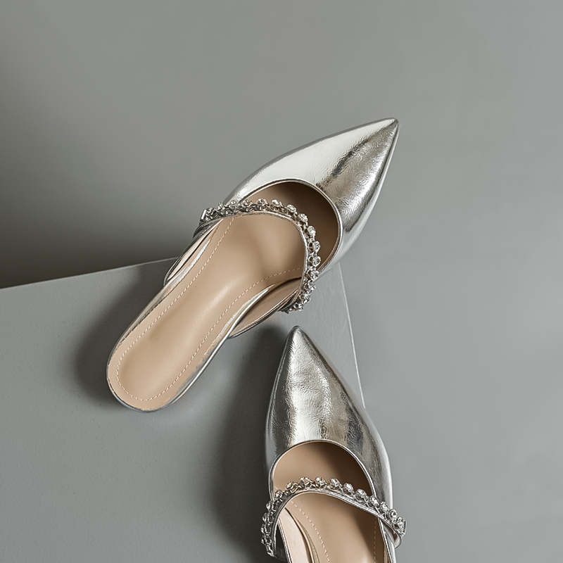 Silver Rhinestone Pointed Toe Low-Heeled Closed-Toe Sandals for Women - Trendy Half-Drag Style for Outdoor Wear, Celebrity-Inspired Design Silver Rhinestone Pointed Toe Low-Heeled Closed-Toe Sandals for Women - Trendy Half-Drag Style for Outdoor Wear, Celebrity-Inspired Design