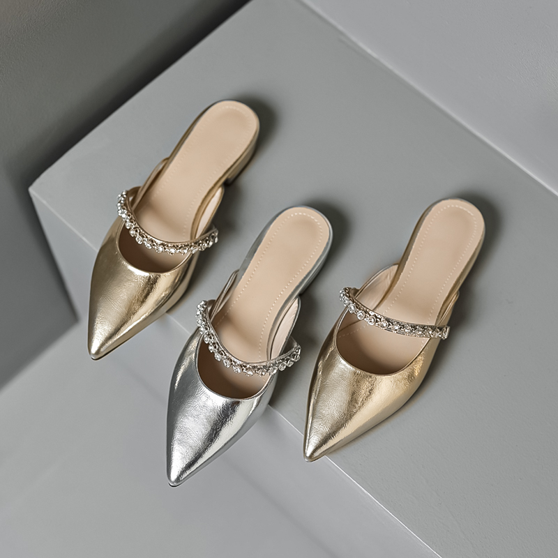 Silver Rhinestone Pointed Toe Low-Heeled Closed-Toe Sandals for Women - Trendy Half-Drag Style for Outdoor Wear, Celebrity-Inspired Design Silver Rhinestone Pointed Toe Low-Heeled Closed-Toe Sandals for Women - Trendy Half-Drag Style for Outdoor Wear, Celebrity-Inspired Design