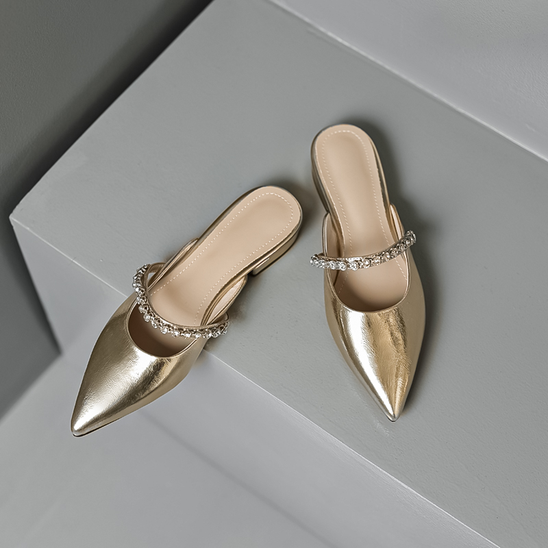 Silver Rhinestone Pointed Toe Low-Heeled Closed-Toe Sandals for Women - Trendy Half-Drag Style for Outdoor Wear, Celebrity-Inspired Design Silver Rhinestone Pointed Toe Low-Heeled Closed-Toe Sandals for Women - Trendy Half-Drag Style for Outdoor Wear, Celebrity-Inspired Design